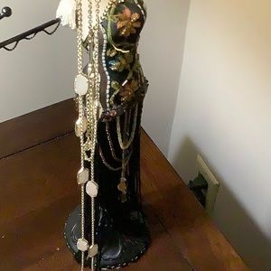 Kendra Scott necklace